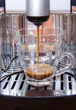 Espresso coffee machine makes coffee while