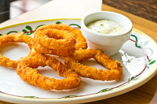 Deep Fried Calamari Rings and sauce