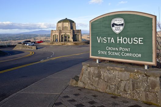 Vista House and signpost Oregon state parks.