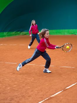 children to tennis school