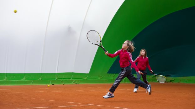 children to tennis school