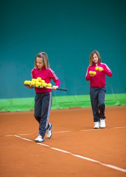 children to tennis school