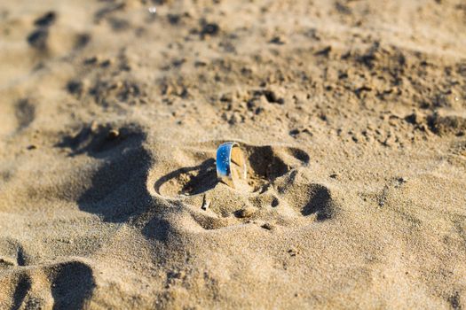 Search the lost ring in the beach