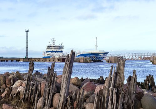 breakwaters on the Baltic coast of stone and wood