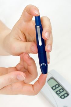 Lancet for piercing a finger at a diabetes