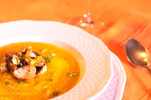 Pumpkin soup with bread