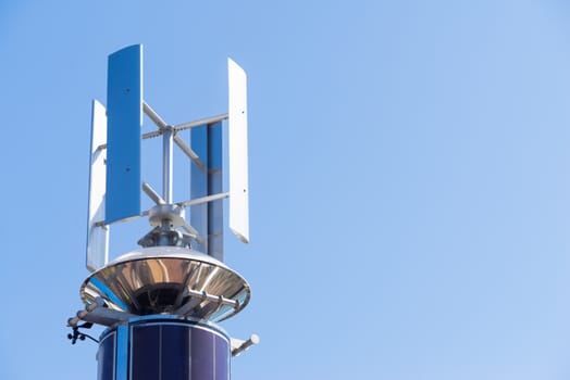 Telecommunication tower with antenna swiveling with clear sky