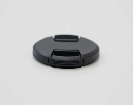 Characteristics of the lens cover, a black disc, top with a slit so easy to pull off.                             