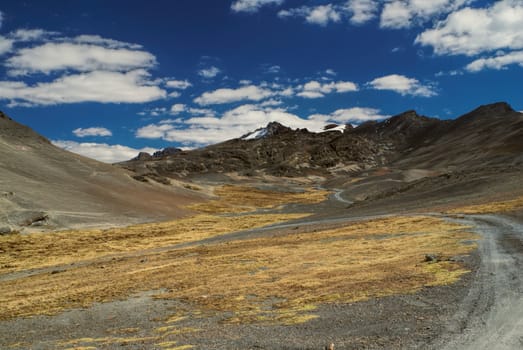 Trail leading into the Andes mountains in Bolivia, Choro trek