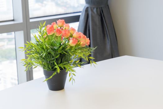 Bouquet of plastic flowers Placed on the desk in the office