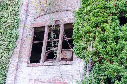 Abandoned factory building. Crumbling Einstürzende brick wall, old mortar joints.