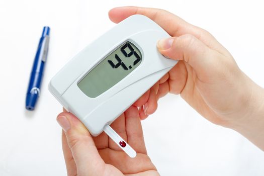 Measurement of blood glucose level digital device in diabetes