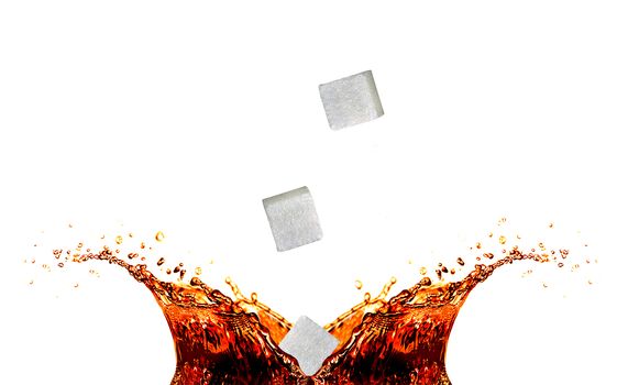 Tea splash with sugar cubes