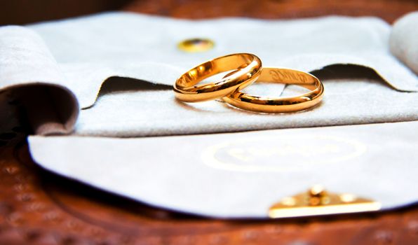 Gold wedding rings