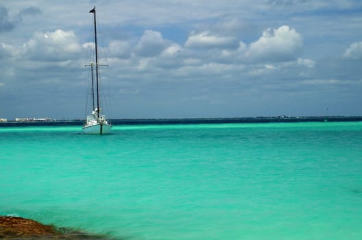 Single sailboat off the coast of Isla Mujeres