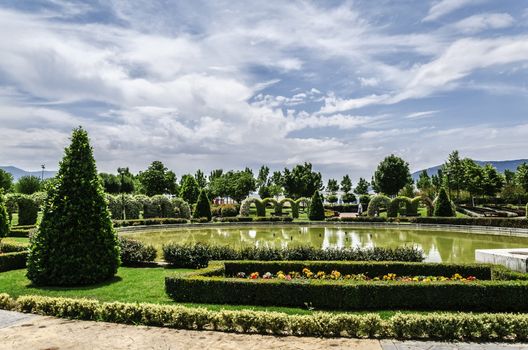 The park is like a botanical garden and there are many plants 