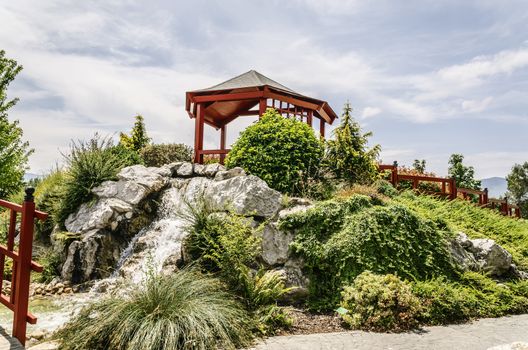 The park is like a botanical garden and there are many plants 