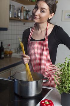 woman cooking spaghetti in the kitchen