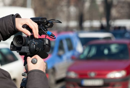 Filming a traffic jam with the video camera