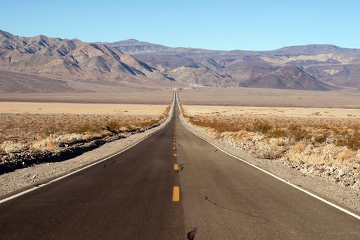 The road dips down allowing long visabilty in Death Valley