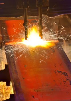 Gas cutting of the hot metal inside of plant


