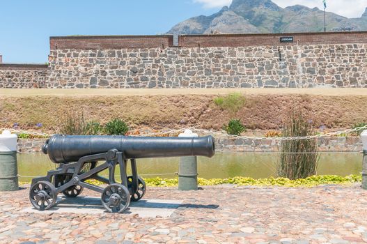 Cannon in front of the Castle of Good Hope in Cape Town, South Africa. It was built by the Dutch East India Company between 1666 and 1679 and is the oldest existing colonial building in South Africa.
