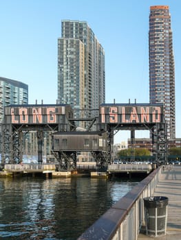 Old wharf crane at Hunters Point (Long Island)