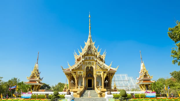 Buddhist temples in Thailand will be paired with the community. It is a public place where people tend to come to the religion and its from.