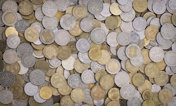 A lot of colombian coins of different denominations