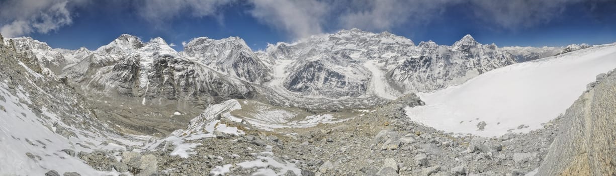 Scenic panorama of Himalayas near Kanchenjunga in Nepal