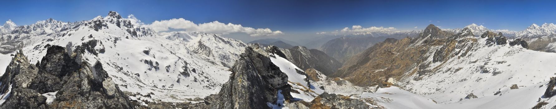 Scenic panorama of Himalayas near Kanchenjunga in Nepal