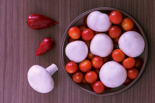 Bowl full of fresh tomatoes and mushrooms 