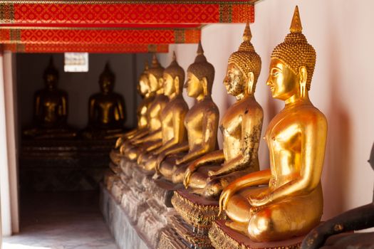 Buddha golden brown. The line inside the temples of Thailand.