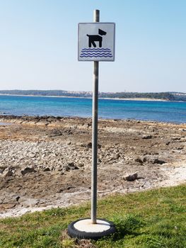 dog beach sign, dogs allowed on the beach
