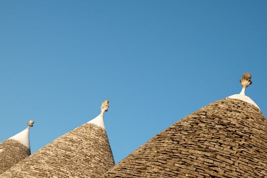 Alberobello was founded in the 15th century on land that was originally an oak forest in the province of Bari. A typical feature of Alberobello are the trulli, white dry-stone houses with conical roofs made of lapidary stones. The roofs of the trulli are embellished with decorations and pinnacles of various shapes, often symbolising religious signs or signs of the zodiac. In 1996, Unesco made the town of Alberobello a world heritage site.