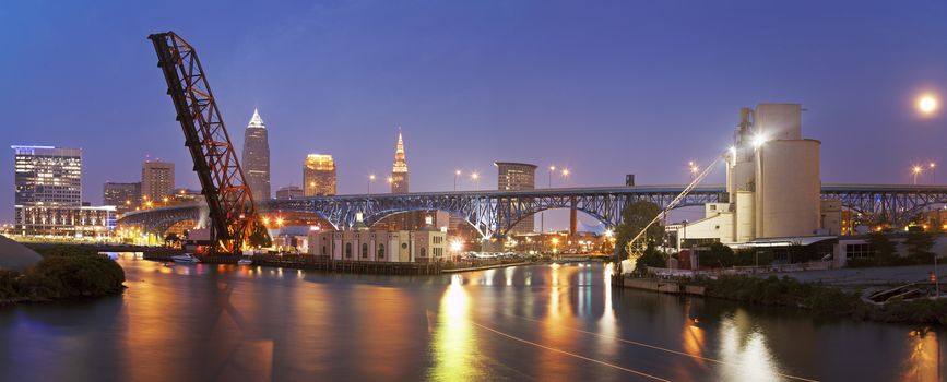 Full moon rising in Cleveland, Ohio, USA