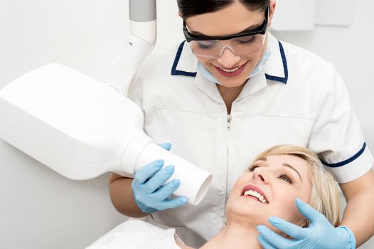 Dentist take jaw x-ray of female patient