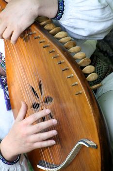 hands playing the Ukrainian bandura