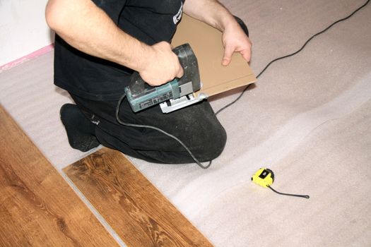 cutting a sheet of laminate Jigsaw