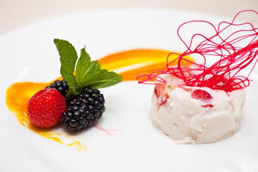 souffle from yogurt with strawberry and blackberry
