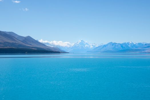 Lake Pukaki, stunning New Zealand scenery, sparkling turquoise water and mountain backdrop - stock image.