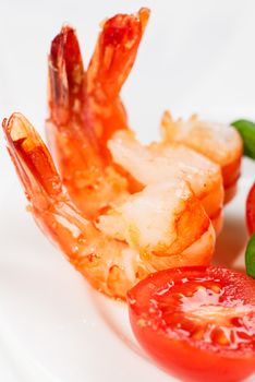 Fried shrimp and tomato close up