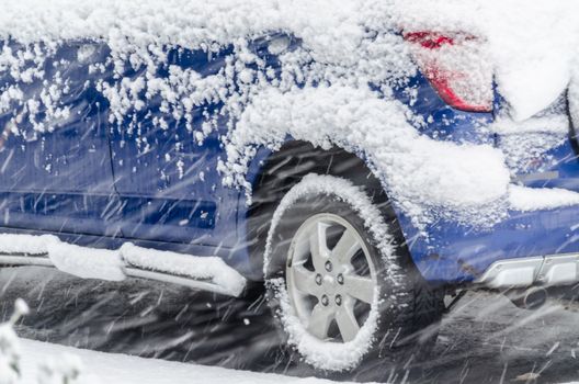 Close-up of parked SUVs in the snowstorm.