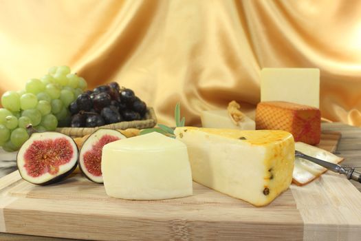 Slices of cheese with grapes and figs