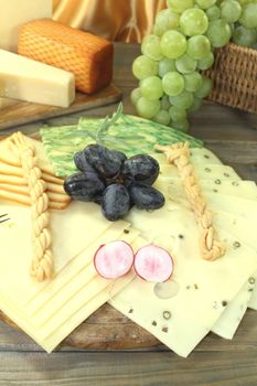 healthy Slices of cheese with grapes and radisches