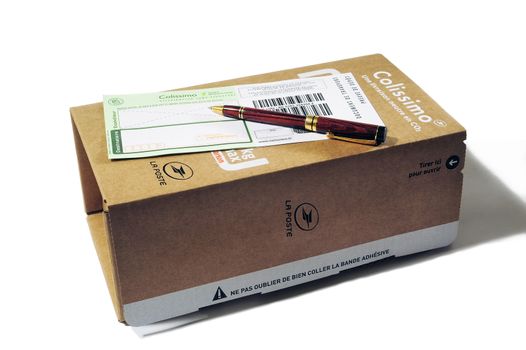 Mailing carton sold by the French Post for sending in France and followed by bar code with an insurance in case of loss.