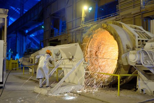 cleaning melting ladle inside of steel plant
