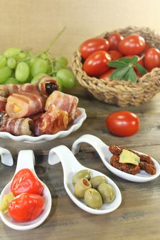 Tapas stuffed with prunes, figs, apricots