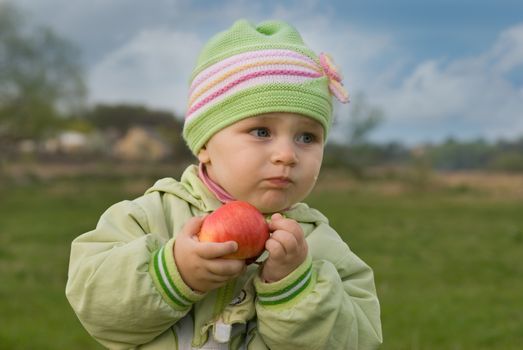 Children do not love sour apples.