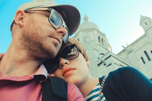 romantic couple on a background of Basilica of the Sacre Coeur